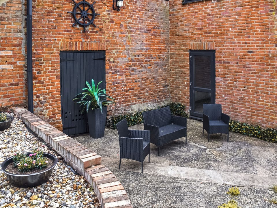 Outdoor | Sunflower Bungalow - Aiden Lodge, Little Dunham, near Kings Lynn
