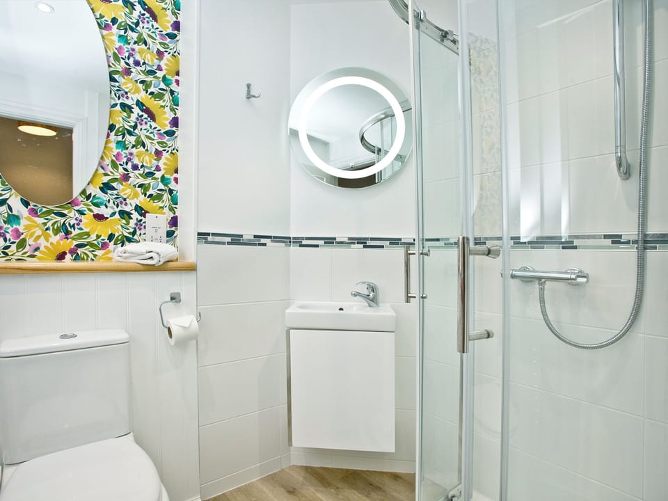 Shower room | Mill Lodge - Tuckenhay Mill, Bow Creek, between Dartmouth and Totnes
