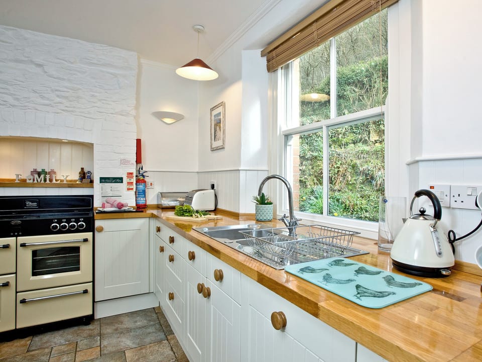 Fully fitted kitchen | Mill Lodge - Tuckenhay Mill, Bow Creek, between Dartmouth and Totnes
