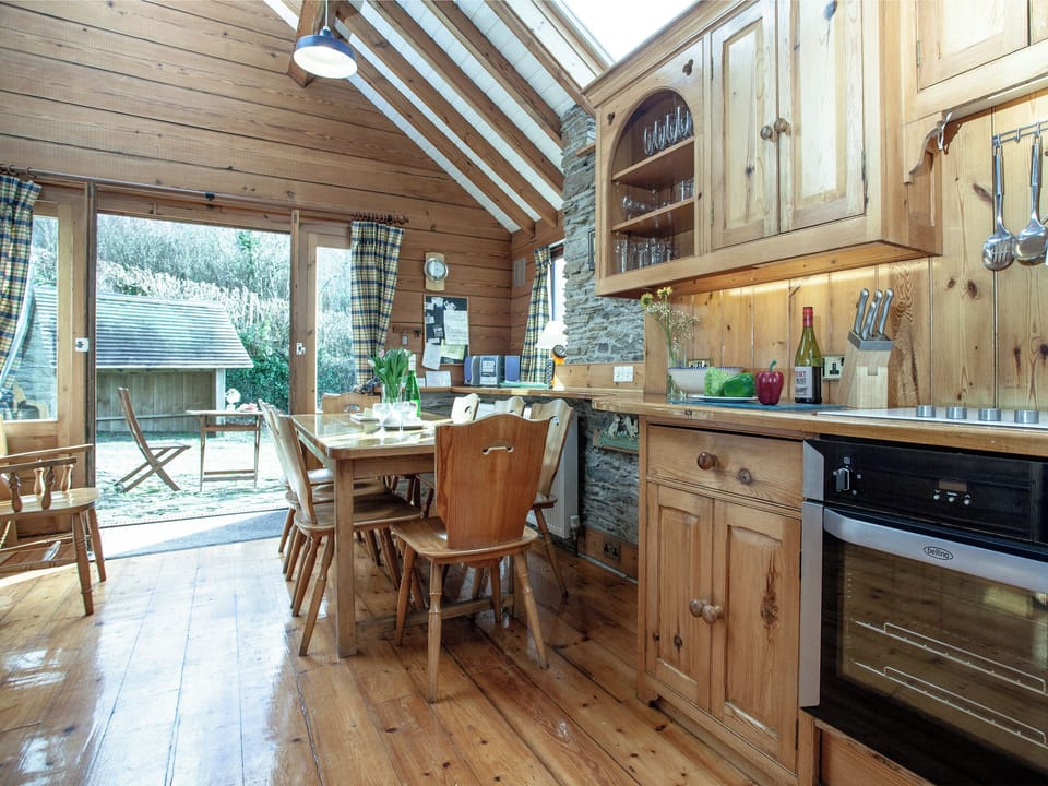 Kitchen/diner | Edgecombe Barn - Tuckenhay Mill, Bow Creek, between Dartmouth and Totnes