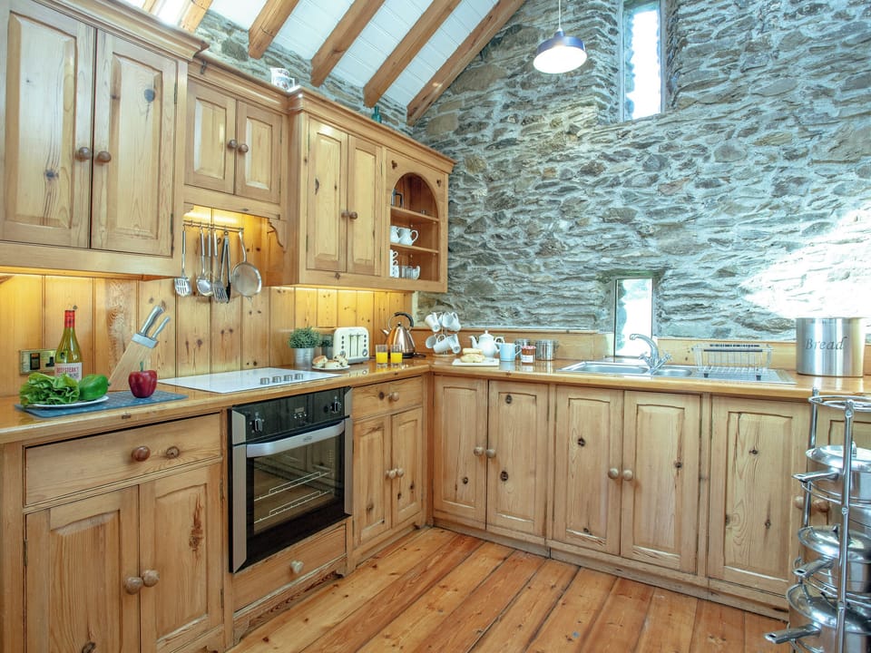 Kitchen | Edgecombe Barn - Tuckenhay Mill, Bow Creek, between Dartmouth and Totnes