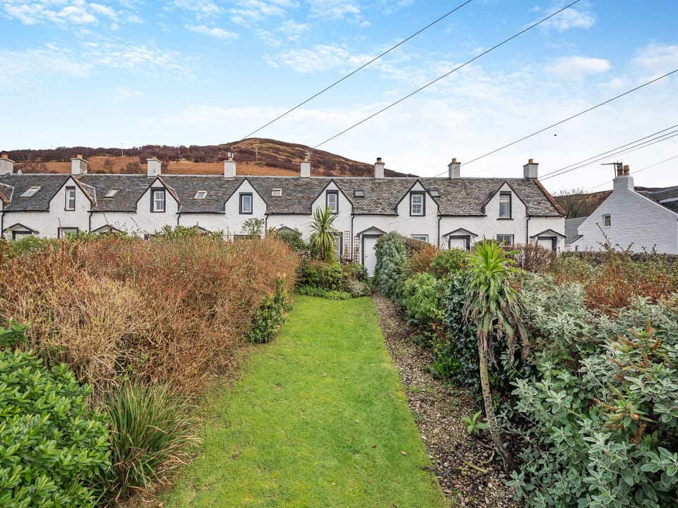 Garden | 10 The Apostles - Apostle Cottages, Lochranza