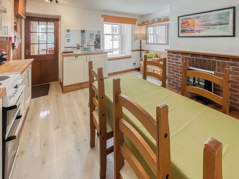 Kitchen/diner | 10 The Apostles - Apostle Cottages, Lochranza