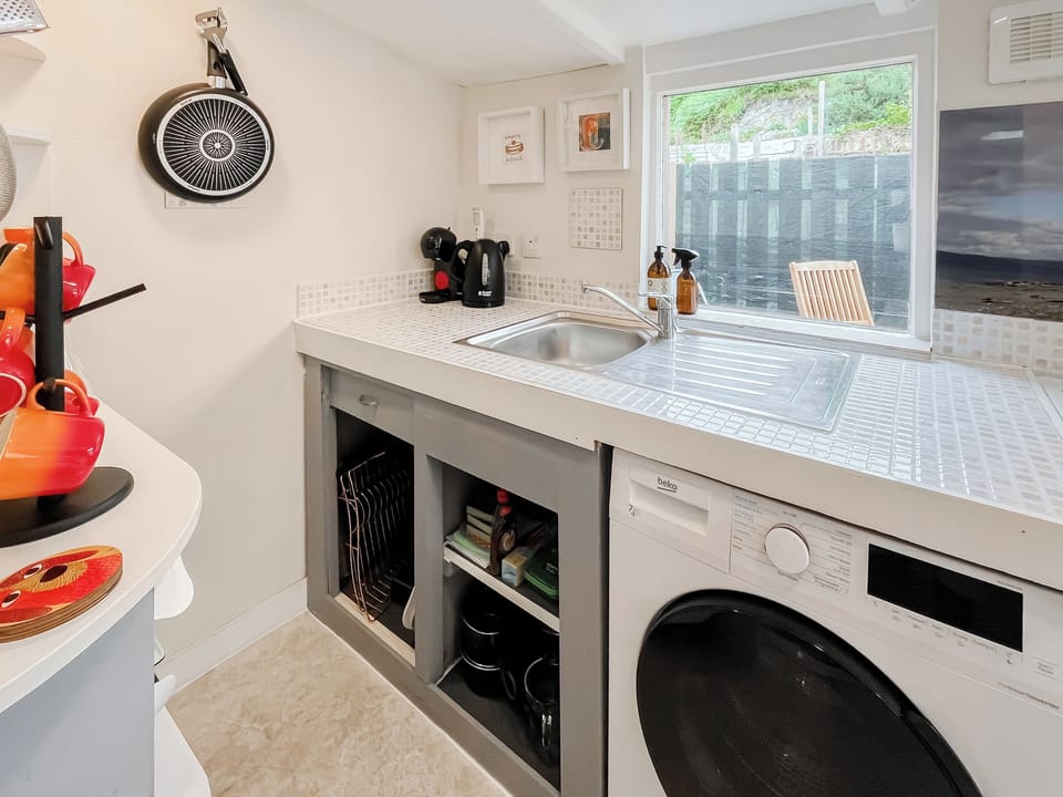 Kitchen | Back Row Bothy - Apostle Cottages, Lochranza
