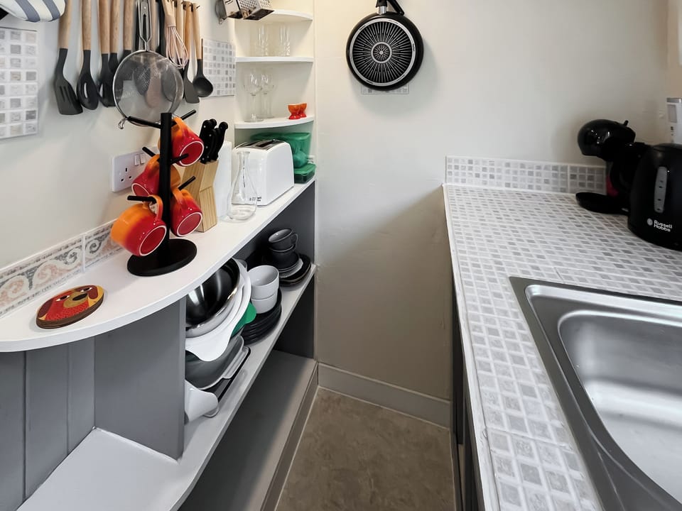 Kitchen | Back Row Bothy - Apostle Cottages, Lochranza