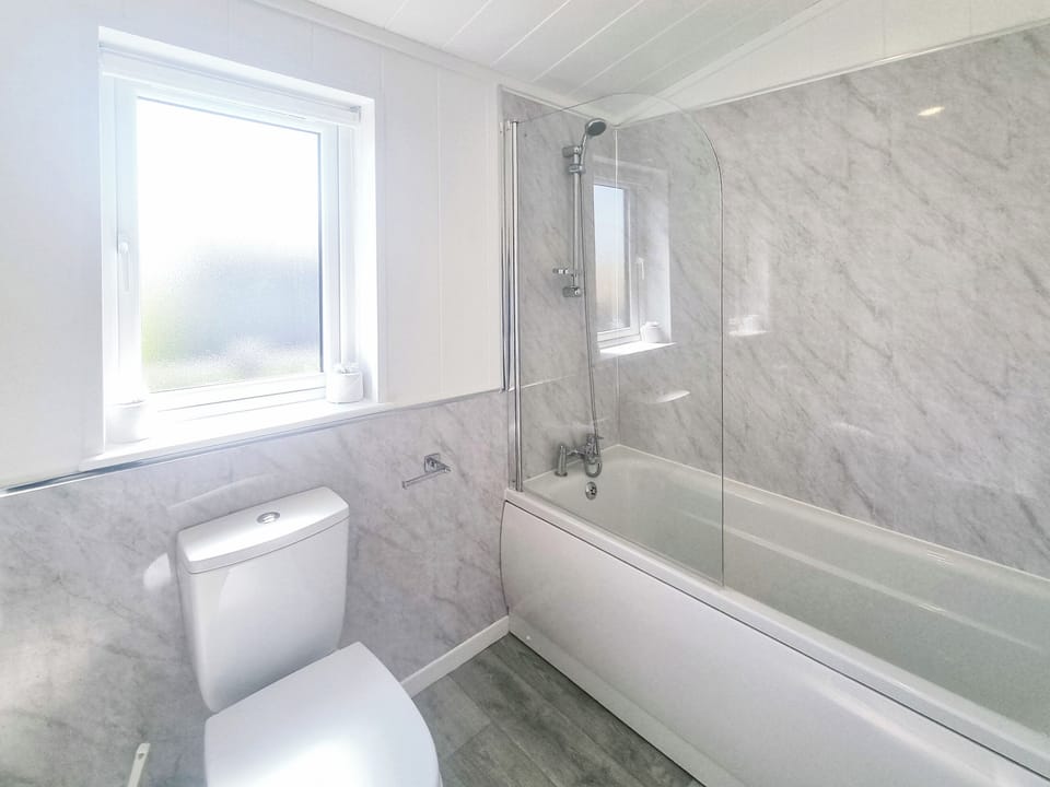 Bathroom | Cherry Blossom 40 - Westfield Country Park, Fitling, near Burton Pidsea