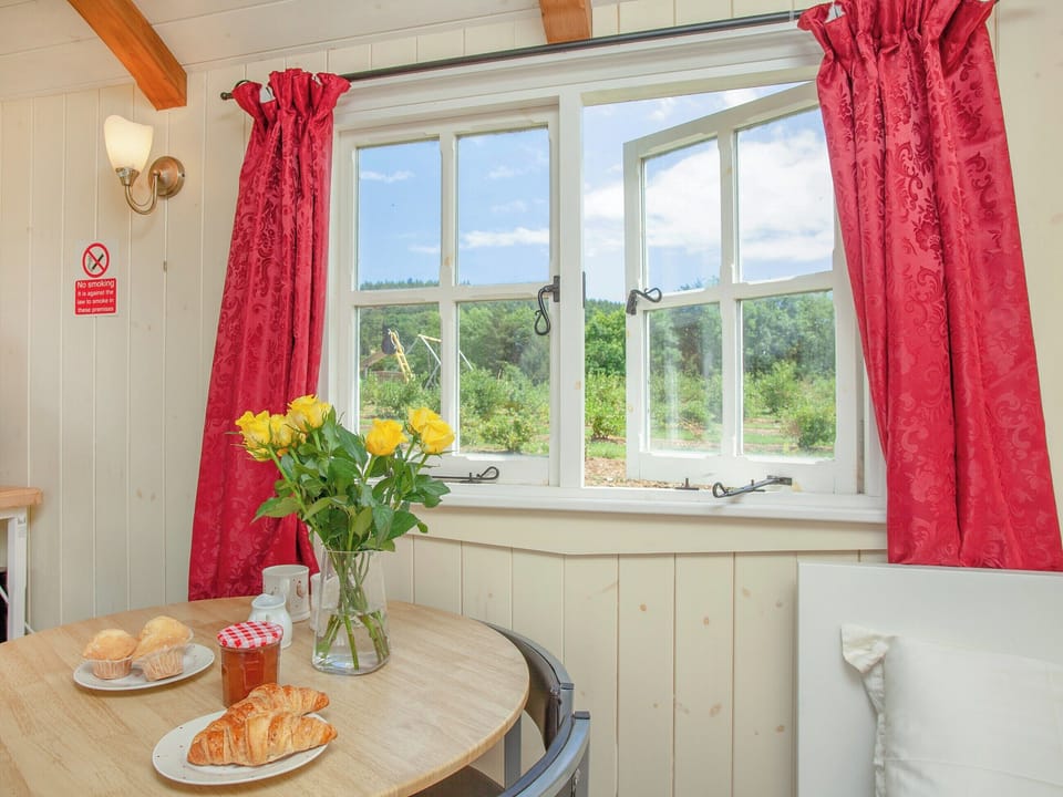Dining Area | Shepherd&rsquo;s Hut - East Hill Pride Farm, Harpford, near Sidmouth