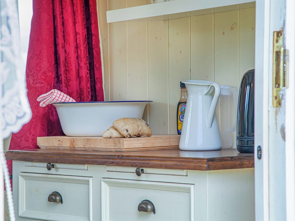 Living area | Shepherd&rsquo;s Hut - East Hill Pride Farm, Harpford, near Sidmouth