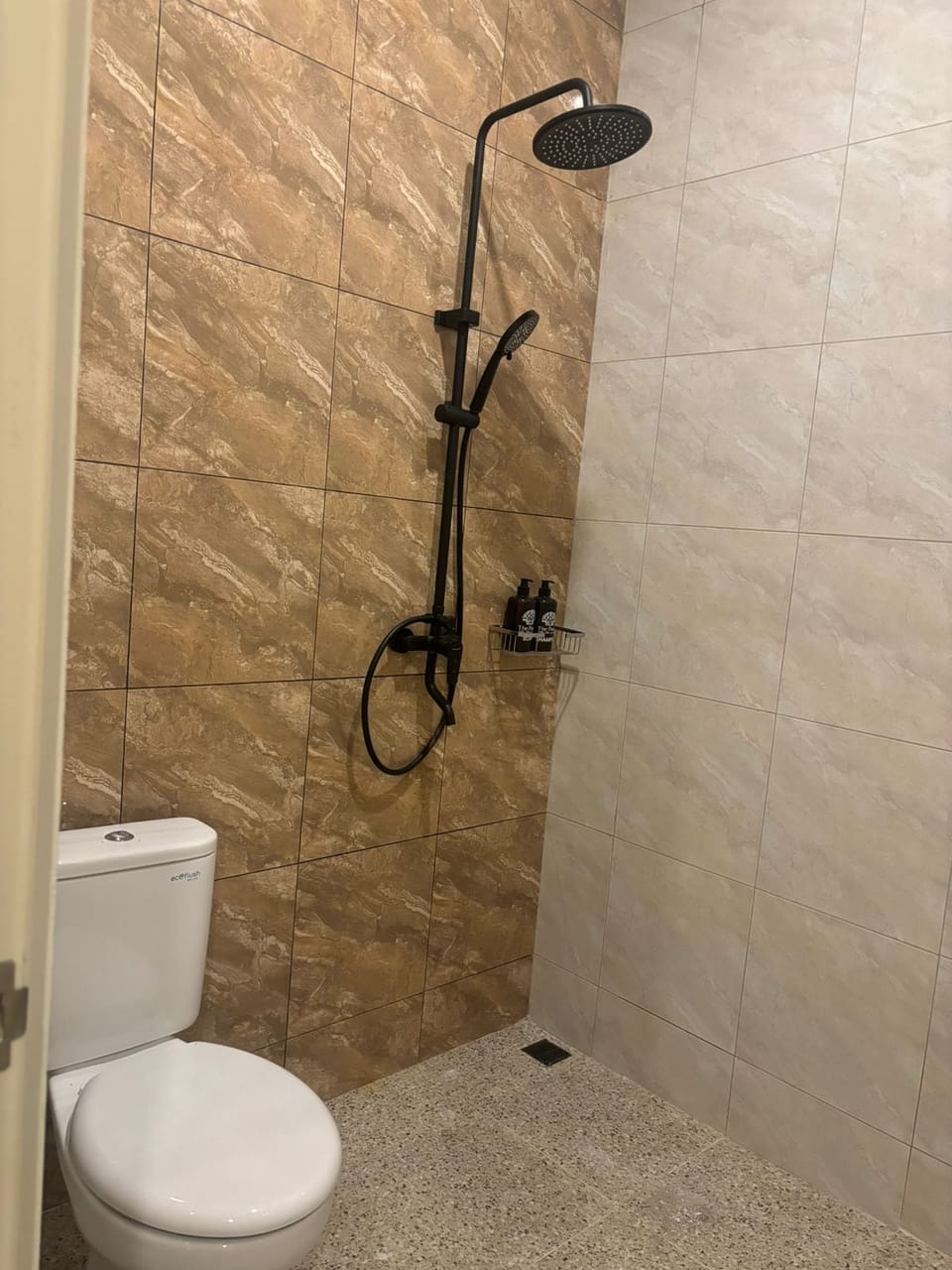 Deluxe Double Room, Private Bathroom, Garden View | Bathroom | Shower, bidet, towels, soap