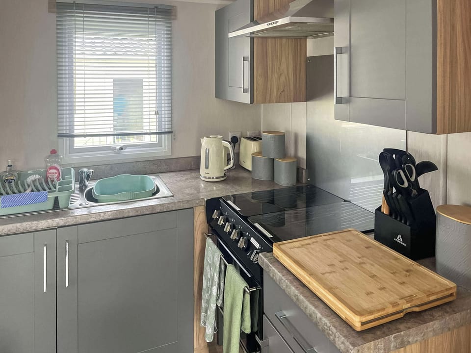 Kitchen area | R&J, New Quay