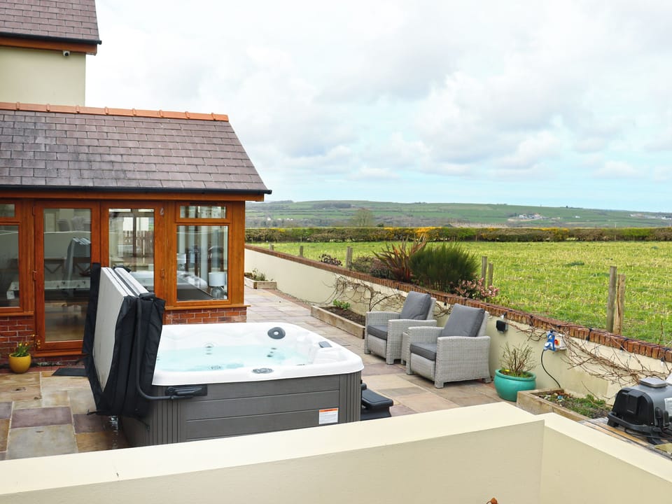Outdoor area | Cefn Y Gwynt, Llangrannog