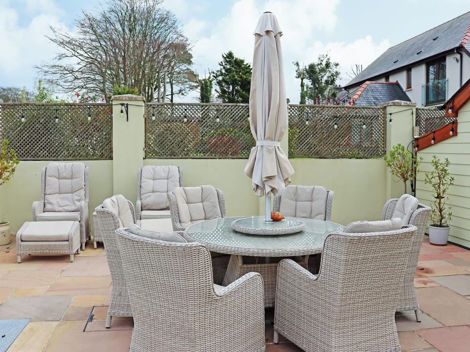 Sitting-out-area | Cefn Y Gwynt, Llangrannog