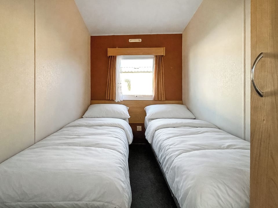 Twin bedroom | Sarah&rsquo;s Island Retreat, Hayling Island