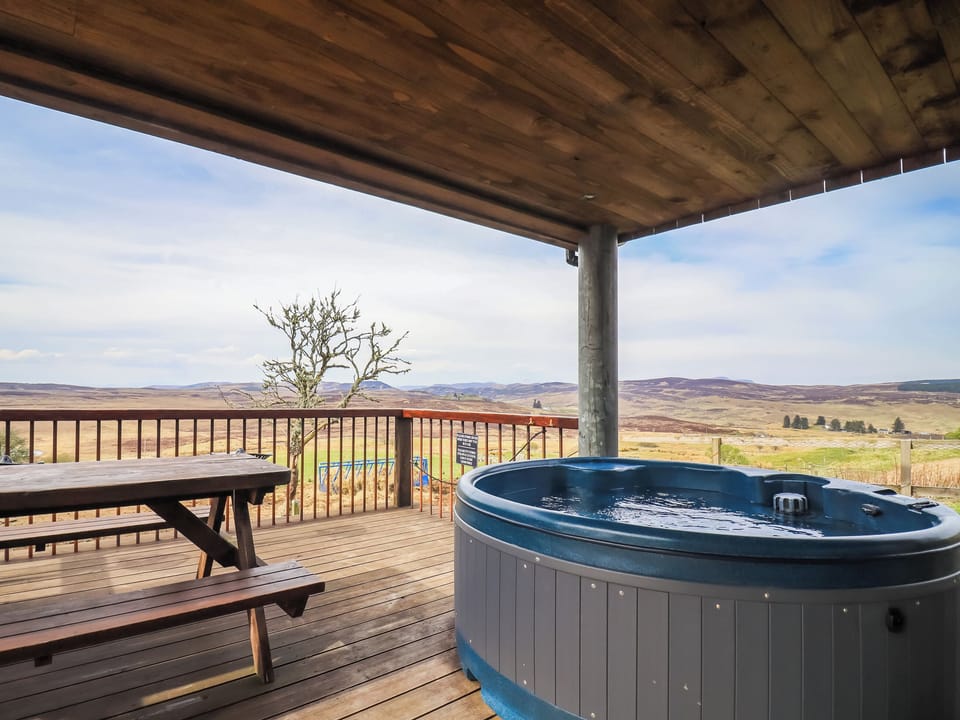 Hot tub | Kestrel Cottage, Rogart