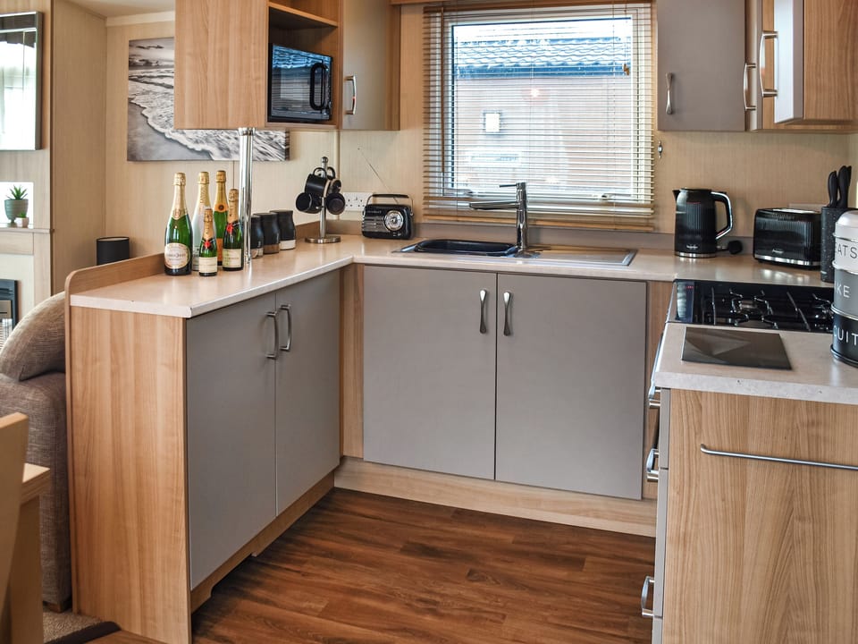 Kitchen | Benji, Fritton