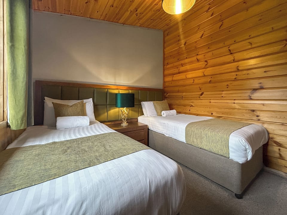 Twin bedroom | Ingliston Country Club & Hotel - Lodge 5 - Ingliston Country Club & Hotel , Glasgow