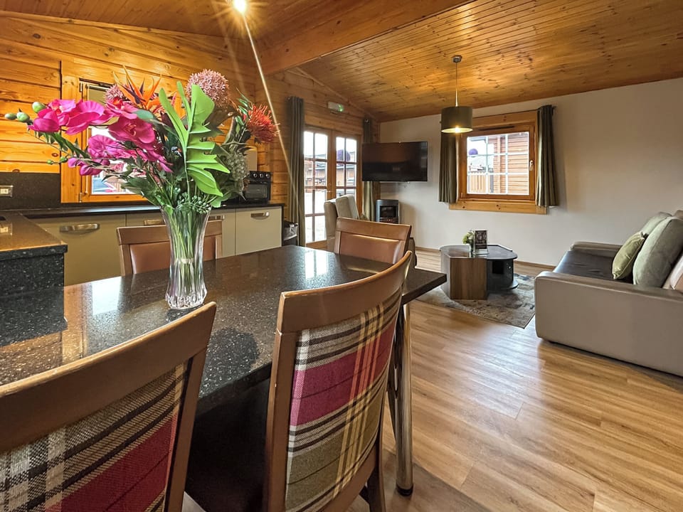 Kitchen/diner | Ingliston Country Club & Hotel - Lodge 2 - Ingliston Country Club & Hotel , Glasgow