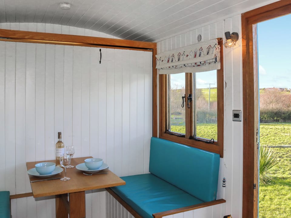 Dining Area | Bea&rsquo;s Shepherds Hut - Bea&rsquo;s Retreats, Llanfaethlu Nr Church Bay