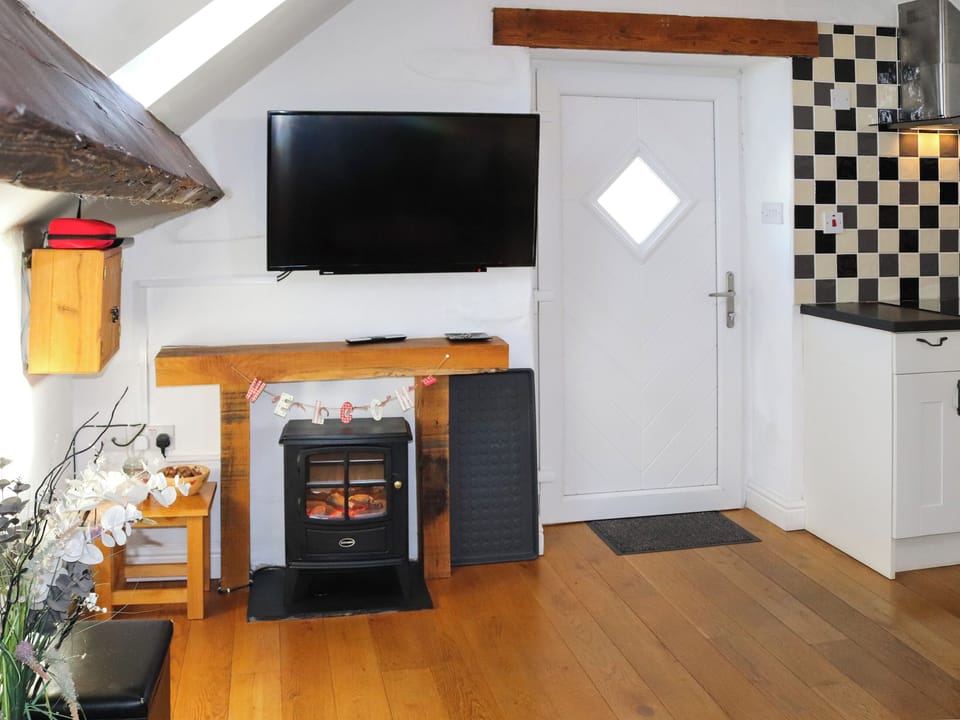 Living area | Ysgubor Hen - Bea&rsquo;s Retreats, Llanfaethlu Nr Church Bay