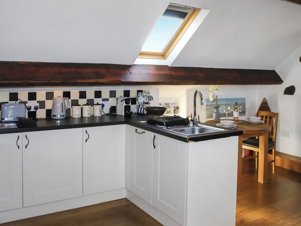 Kitchen | Ysgubor Hen - Bea&rsquo;s Retreats, Llanfaethlu Nr Church Bay