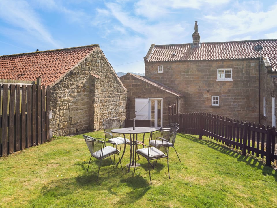 Sitting-out-area | Manor House Farm Cottage - Country Cottage Holidays, Troutsdale near Scarborough