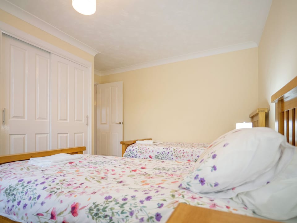 Twin bedroom | Sea Breeze, Bacton