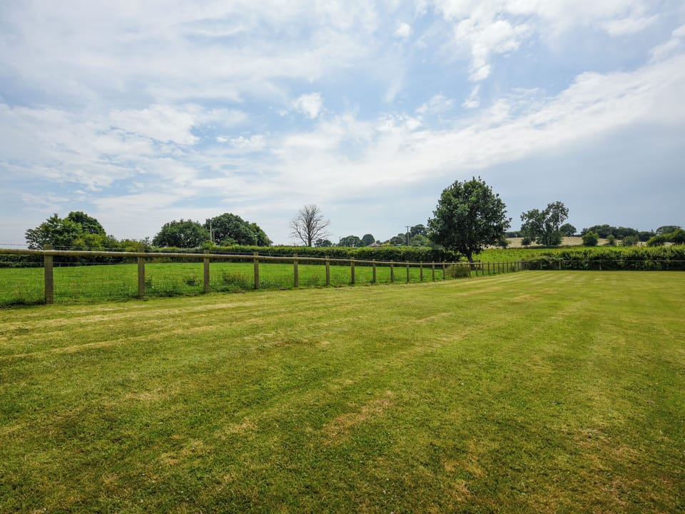 Setting | Oak - Glamping Pod - Castle Farm Holidays Shropshire, Oswestry