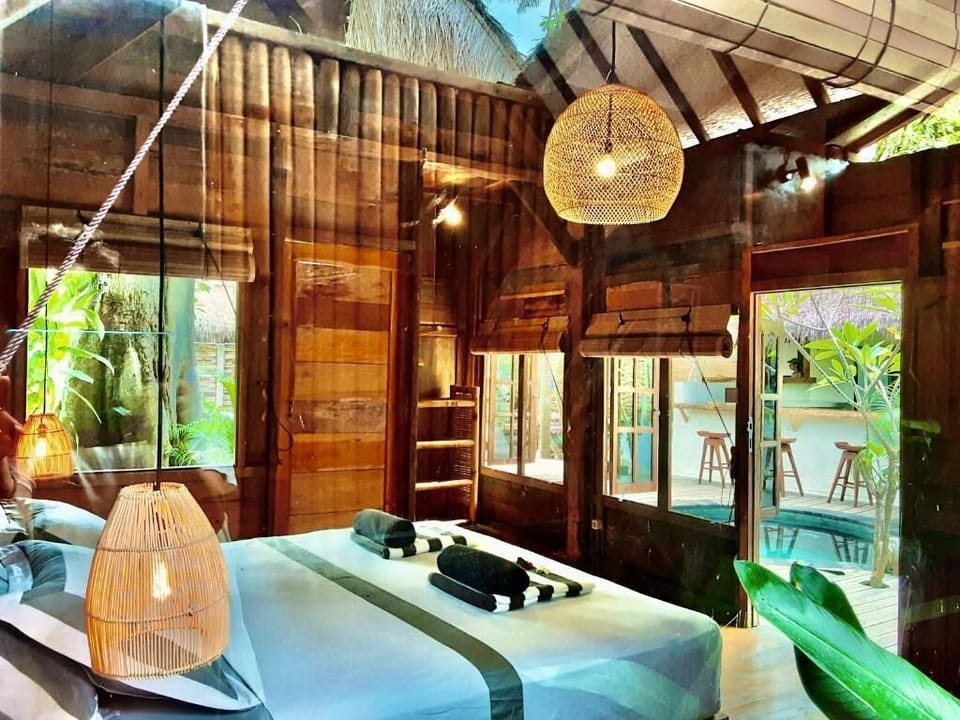 Deluxe Double Room, Pool View | In-room safe, individually decorated, individually furnished, bed sheets
