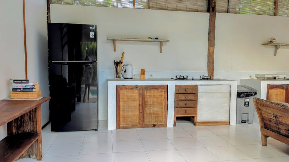 Family Villa, Pool View | Private kitchen | Paper towels