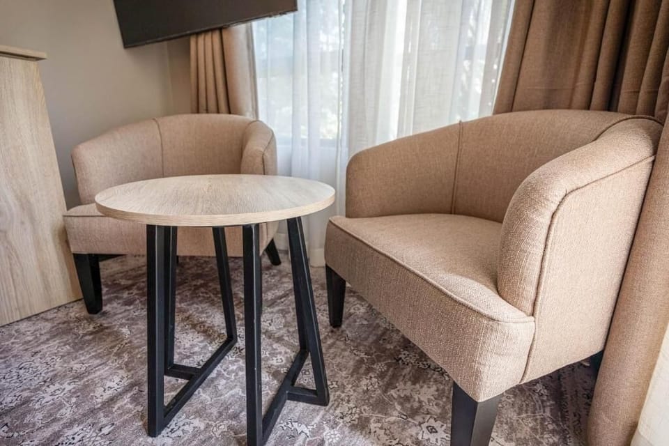 Deluxe Double Room, Balcony, Garden View | Interior