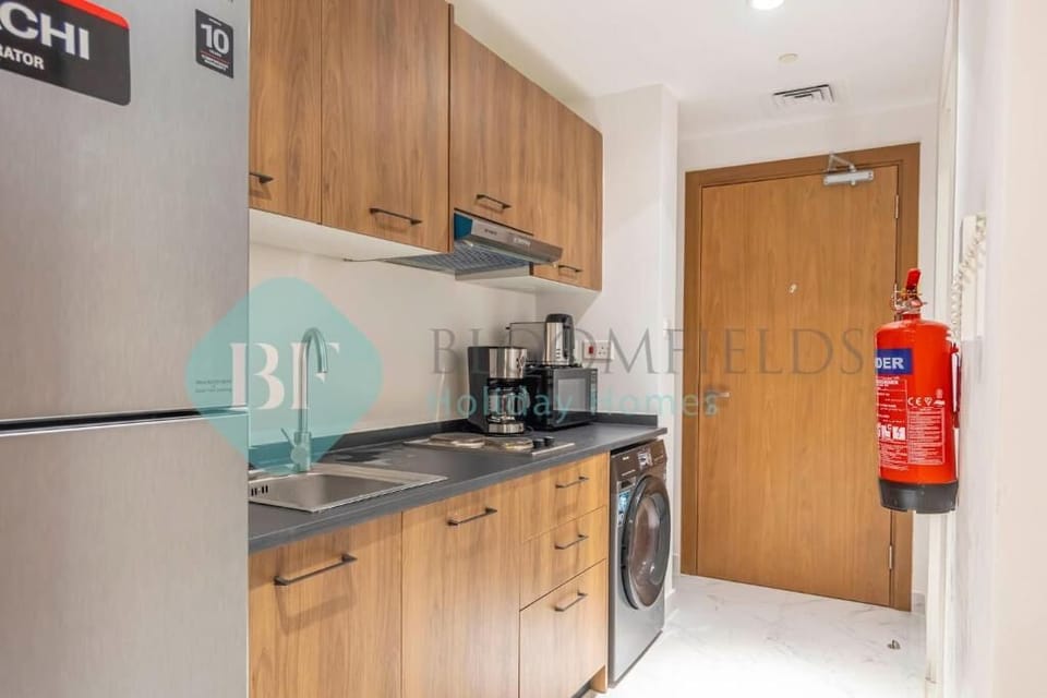 Apartment, Balcony | Private kitchen | Electric kettle, toaster