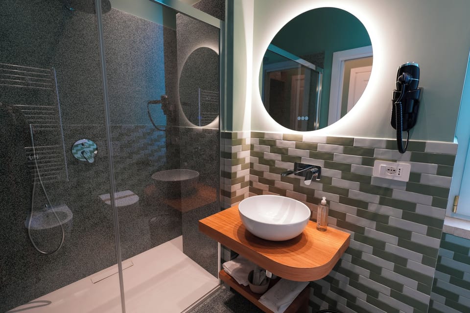 Standard Double Room, Garden View | Bathroom | Shower, rainfall showerhead, free toiletries, hair dryer