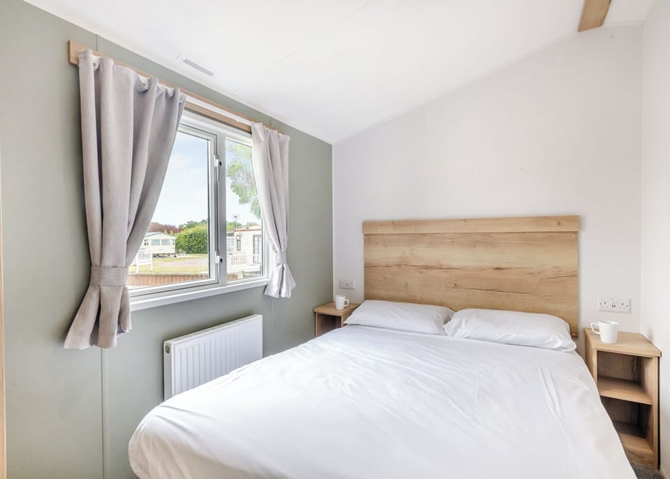 Bedroom, Bed, House