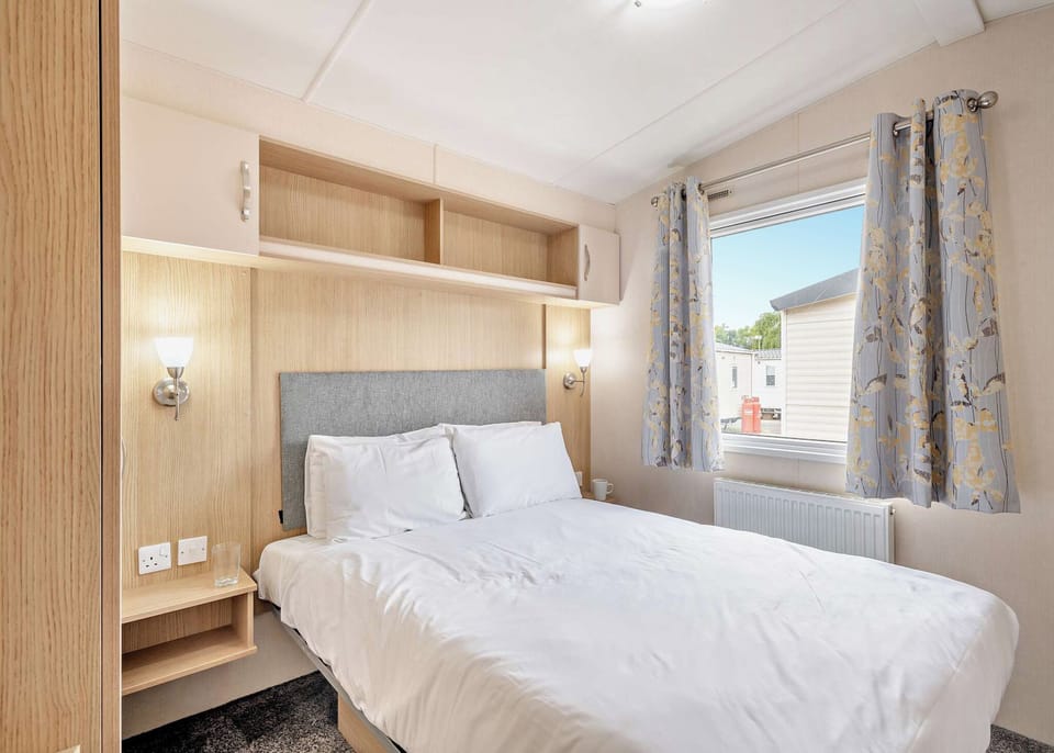 Bedroom, Bed, House