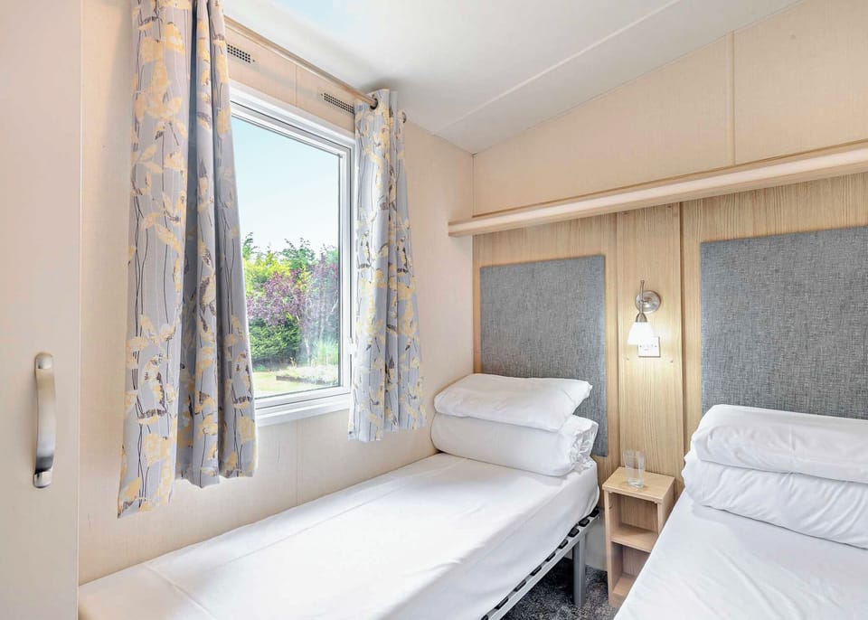 Bedroom, Bed, House