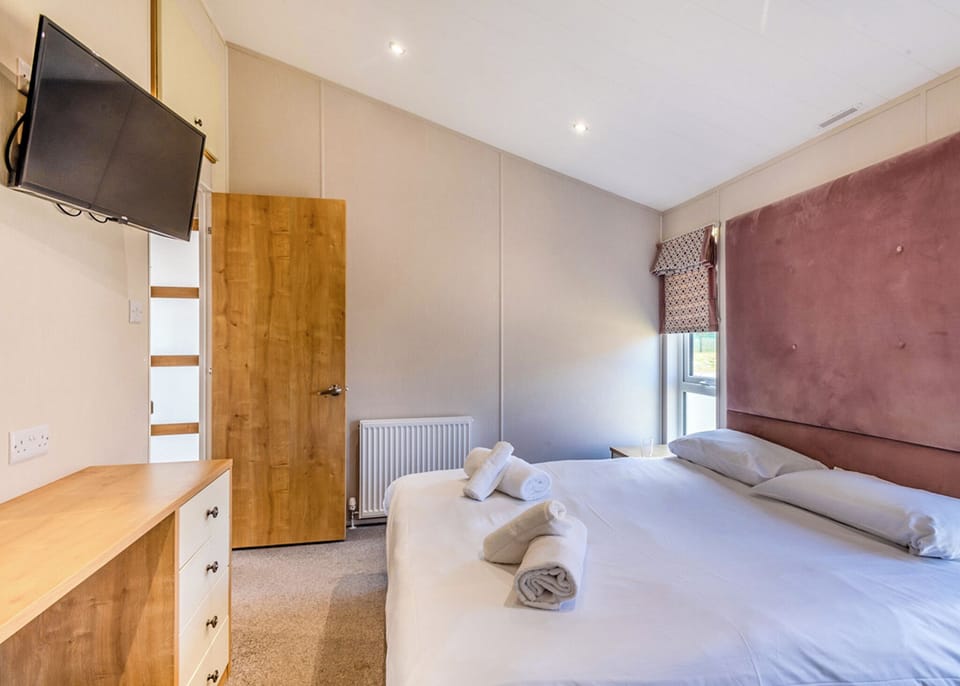 Bedroom, Bed, House