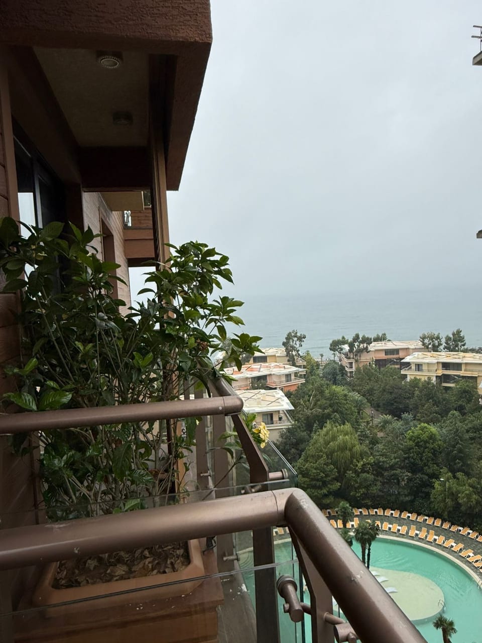 Comfort Room, Balcony, Beach View | Property grounds