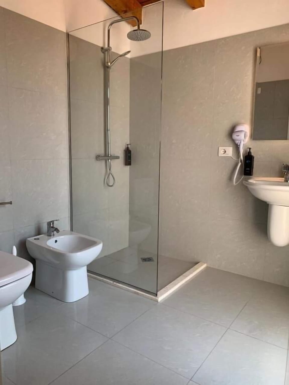 Superior Triple Room | Bathroom