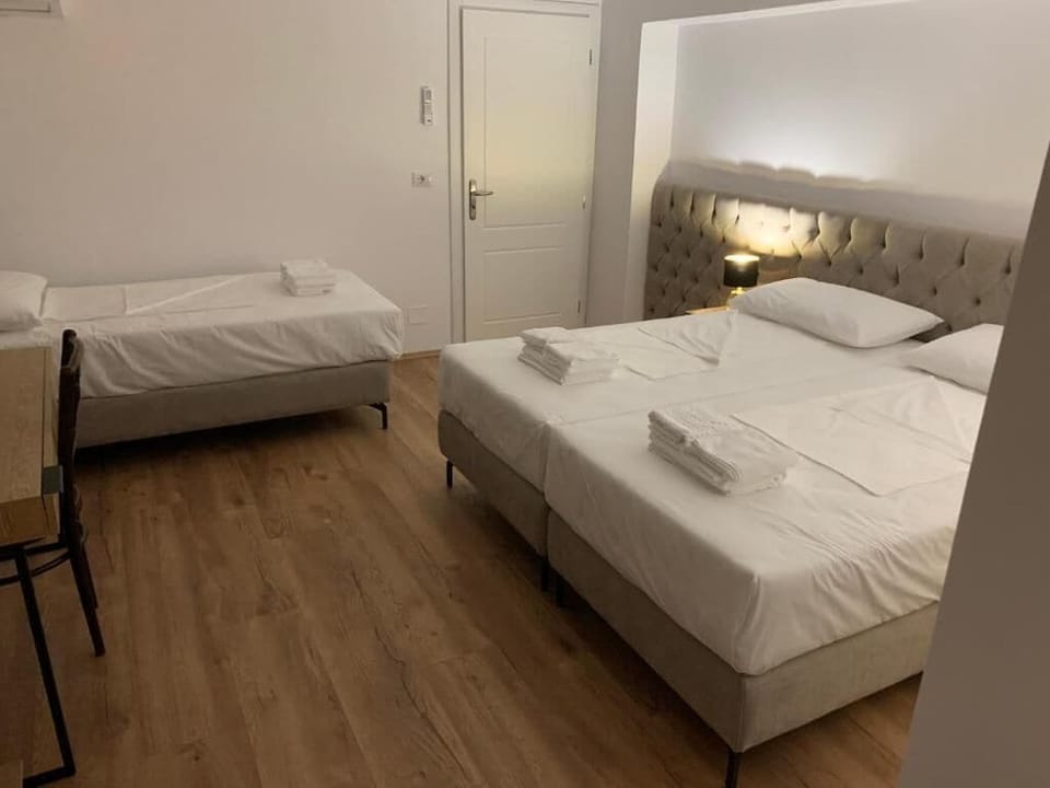 Classic Triple Room, Balcony
