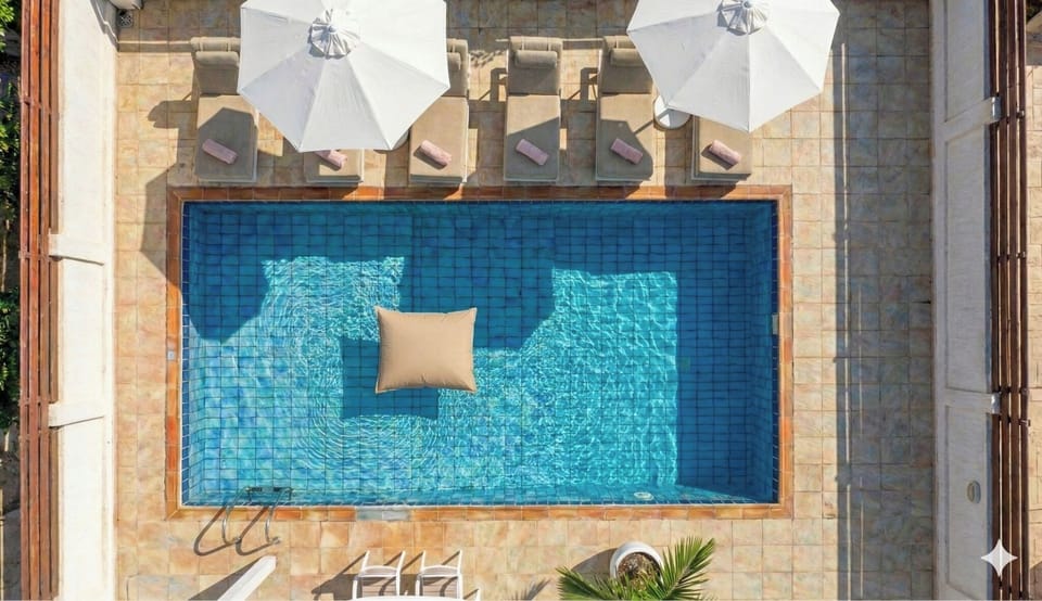.Villa   pool