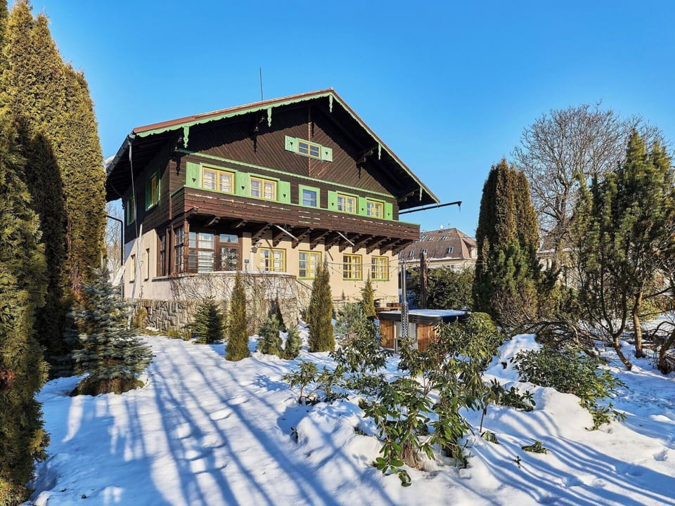 Shrub, Cottage, Estate, Larch, Farmhouse, Villa, Historic House, Porch