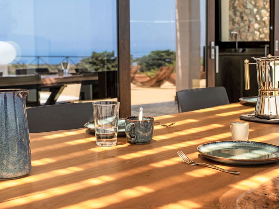Tableware, Furniture, Table, Drinkware, Serveware, Barware, Chair, Sea