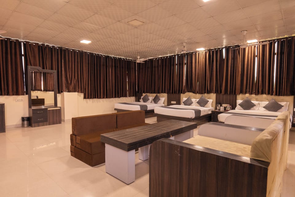 Grand Room, River View, Lakeside | Individually furnished, desk, laptop workspace, free WiFi