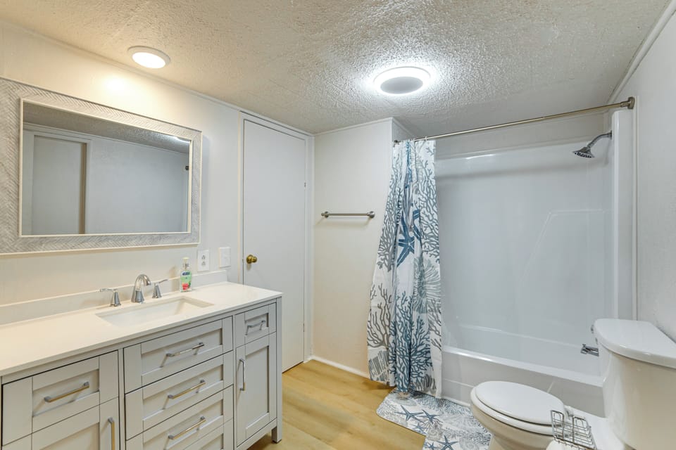 Home 2 Mi to Cedar Creek Lake: Bring Your Pets! Cottage in Cedar Creek Reservoir