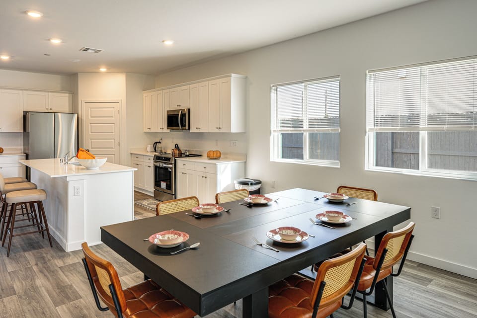 House (5 Bedrooms) | Interior