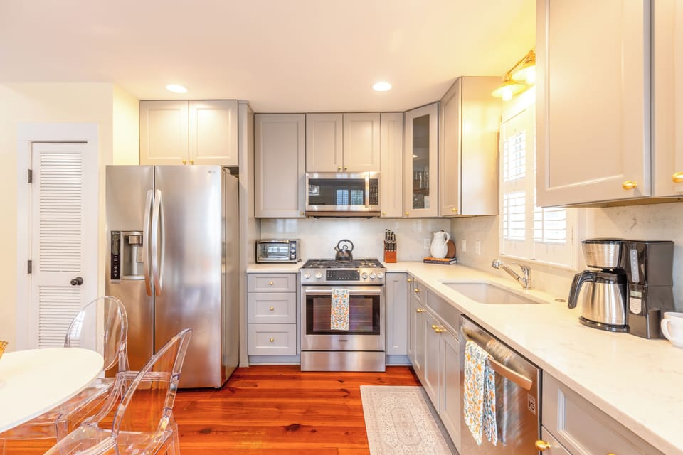 Chef-ready kitchen with clean lines and modern finishes.
