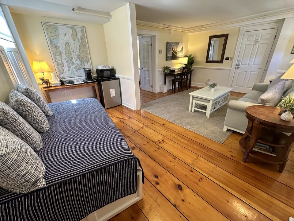 House, 1 Bedroom | Living area | Smart TV