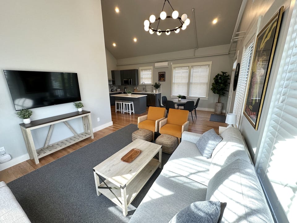 Apartment, 2 Bedrooms | Living area | Smart TV