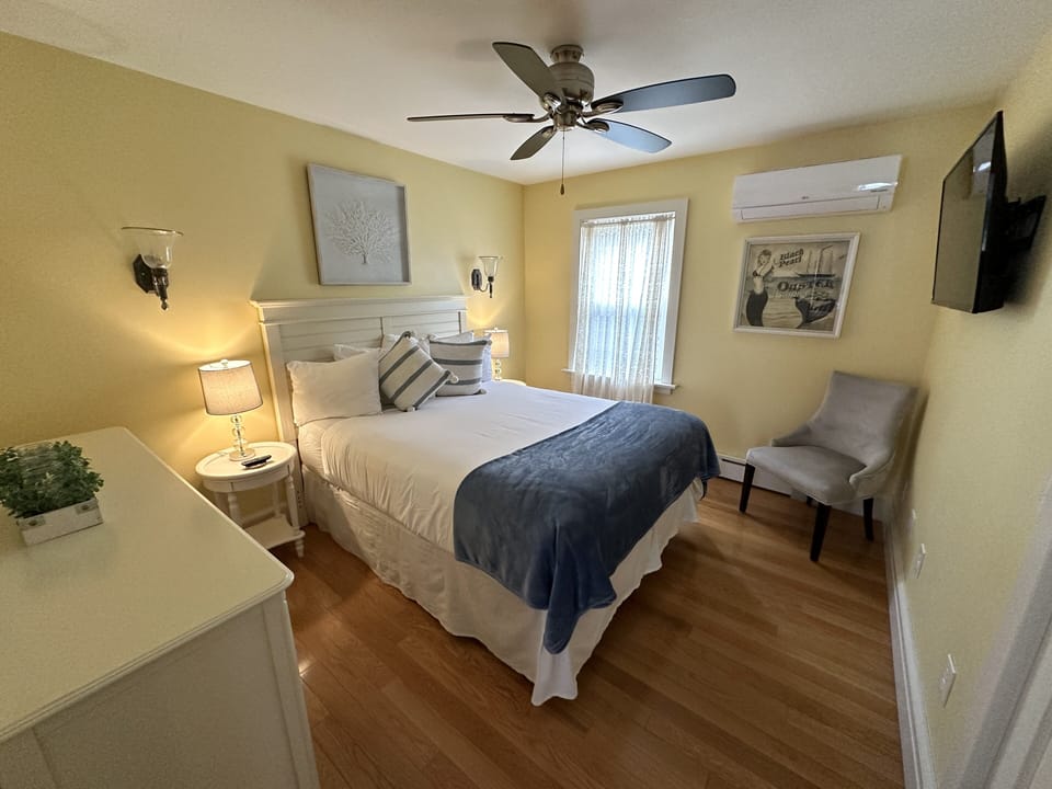 Apartment, 2 Bedrooms | 2 bedrooms, iron/ironing board, free WiFi