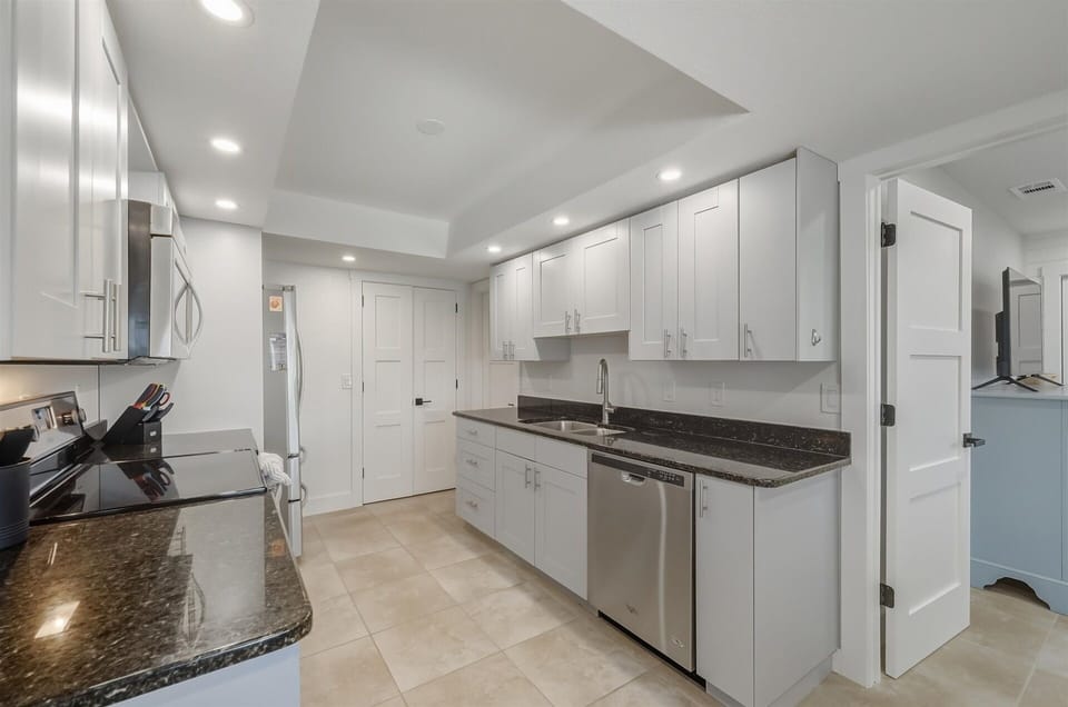 House, 3 Bedrooms | Private kitchen | Fridge, oven, coffee/tea maker, toaster